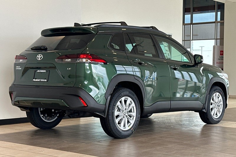 Toyota Corolla Cross Vehicle Full-screen Gallery Image 05