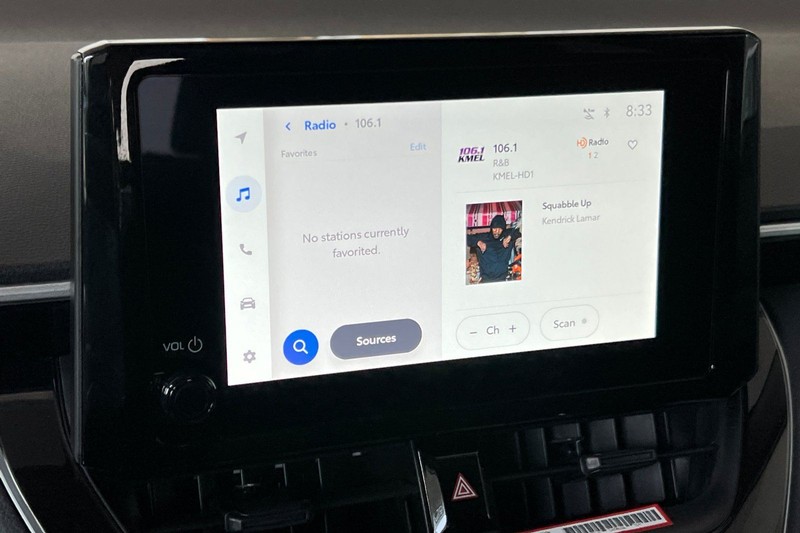 Toyota Corolla Cross Vehicle Full-screen Gallery Image 16