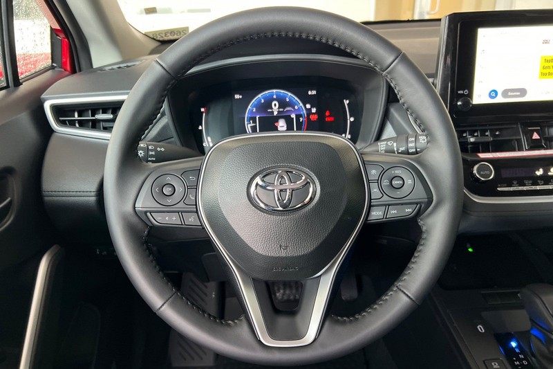 Toyota Corolla Cross Vehicle Full-screen Gallery Image 21
