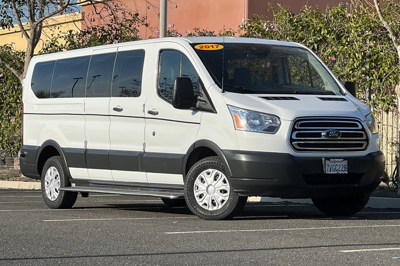 Ford Transit Wagon Vehicle Full-screen Gallery Image 02
