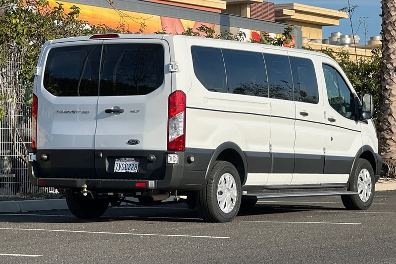 Ford Transit Wagon Vehicle Full-screen Gallery Image 04