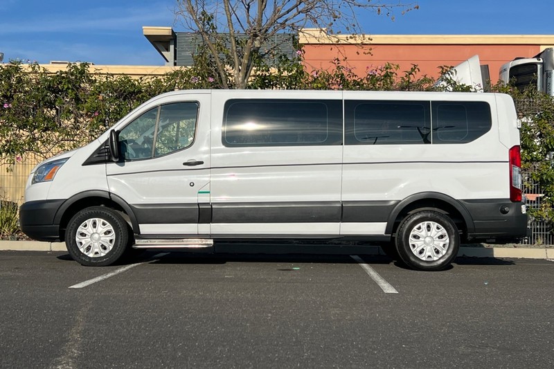 Ford Transit Wagon Vehicle Full-screen Gallery Image 07