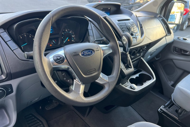 Ford Transit Wagon Vehicle Full-screen Gallery Image 10