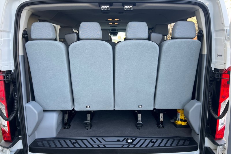 Ford Transit Wagon Vehicle Full-screen Gallery Image 16