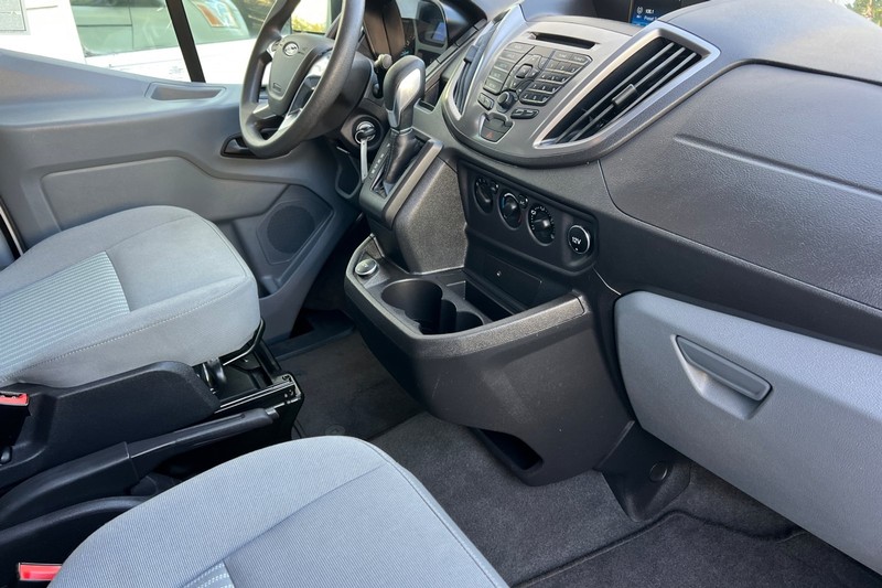 Ford Transit Wagon Vehicle Full-screen Gallery Image 17