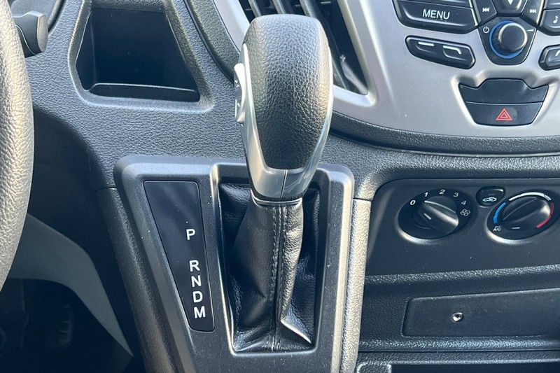 Ford Transit Wagon Vehicle Full-screen Gallery Image 22