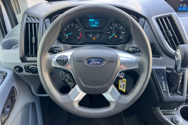 Ford Transit Wagon Vehicle Full-screen Gallery Image 23