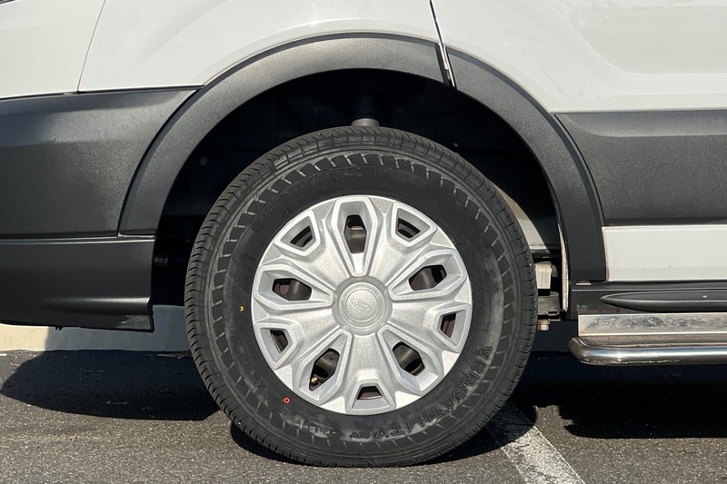 Ford Transit Wagon Vehicle Full-screen Gallery Image 26