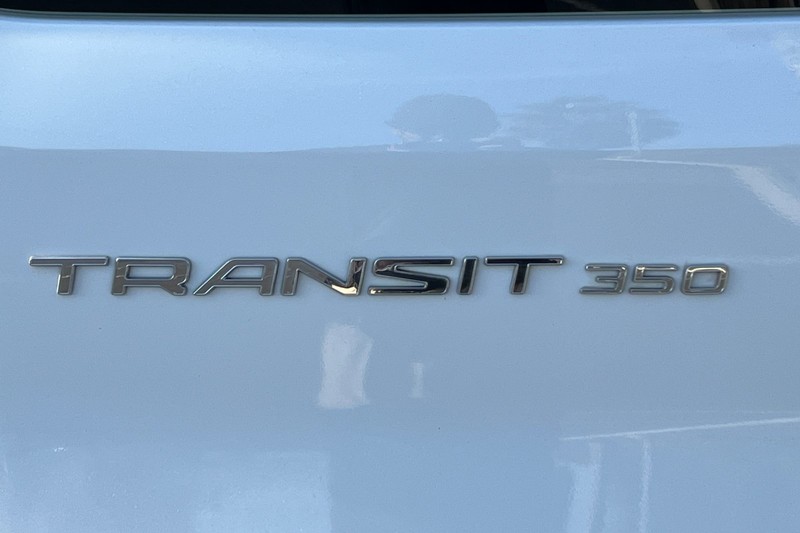 Ford Transit Wagon Vehicle Full-screen Gallery Image 27