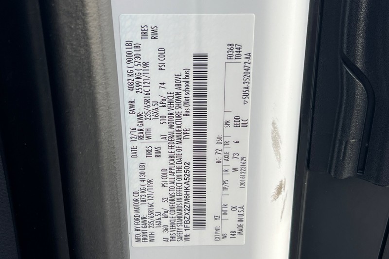 Ford Transit Wagon Vehicle Full-screen Gallery Image 29