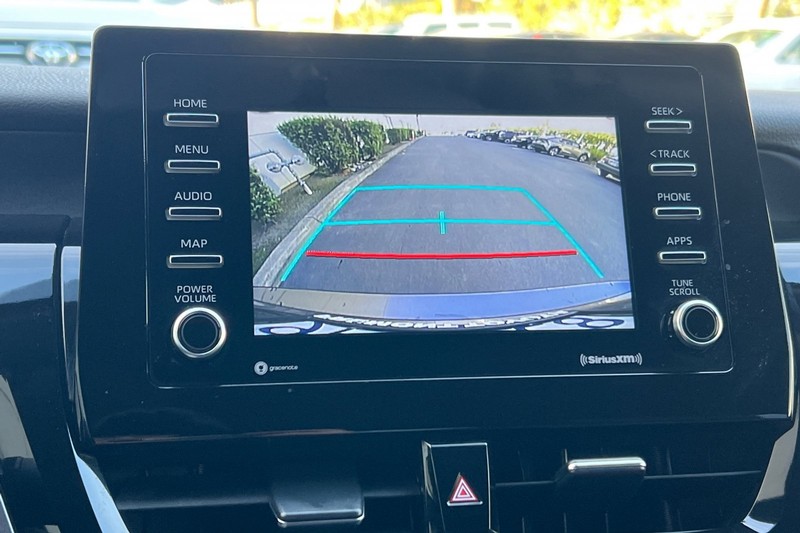 Toyota Camry Vehicle Full-screen Gallery Image 18