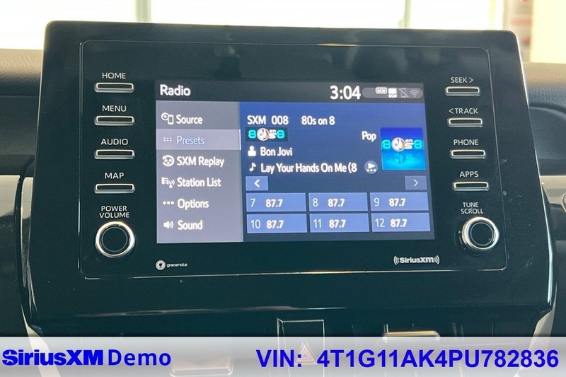 Toyota Camry Vehicle Full-screen Gallery Image 26