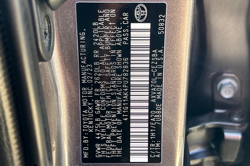 Toyota Camry Vehicle Full-screen Gallery Image 27