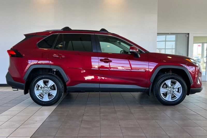 Toyota RAV4 Vehicle Full-screen Gallery Image 03