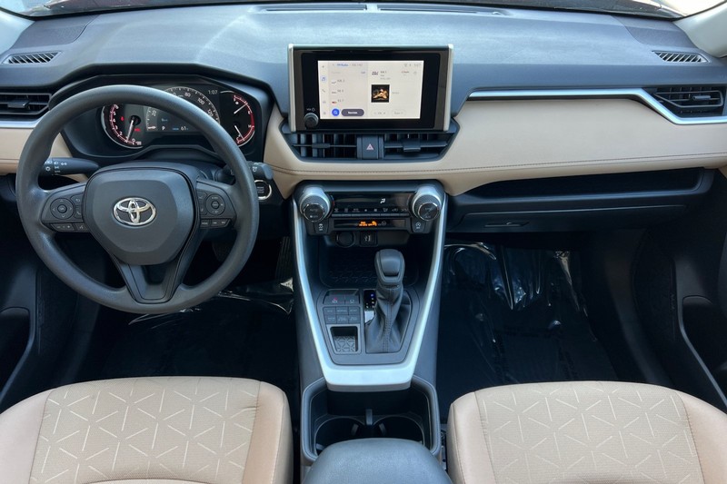 Toyota RAV4 Vehicle Full-screen Gallery Image 13