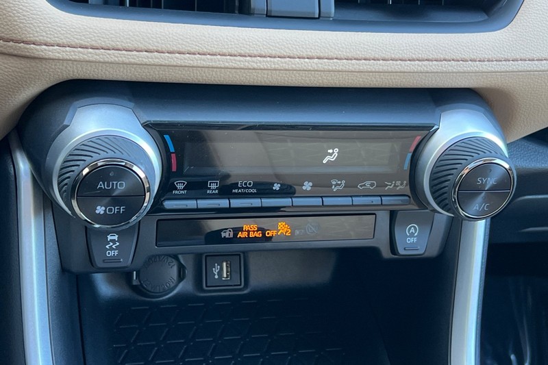 Toyota RAV4 Vehicle Full-screen Gallery Image 20