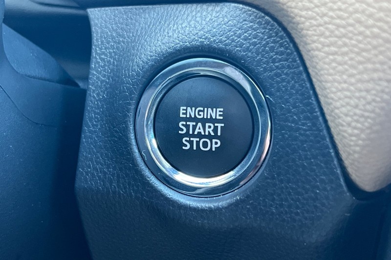 Toyota RAV4 Vehicle Full-screen Gallery Image 22