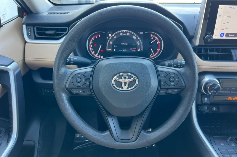Toyota RAV4 Vehicle Full-screen Gallery Image 23