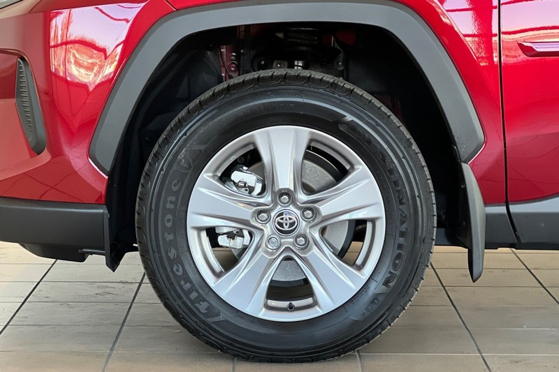 Toyota RAV4 Vehicle Full-screen Gallery Image 26