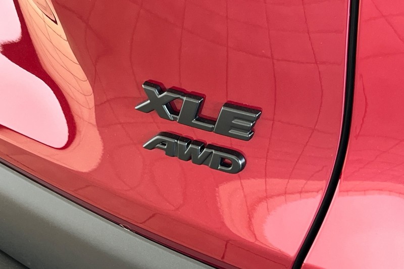 Toyota RAV4 Vehicle Full-screen Gallery Image 27