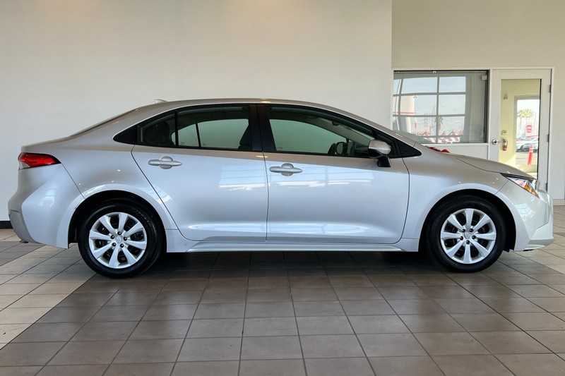 Toyota Corolla Vehicle Full-screen Gallery Image 03