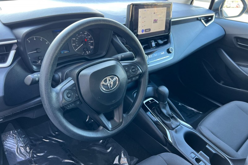 Toyota Corolla Vehicle Full-screen Gallery Image 10