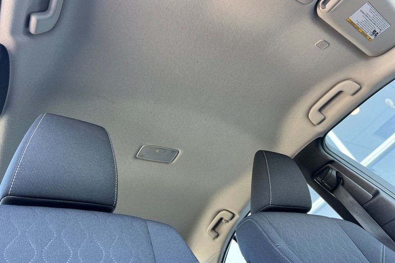 Toyota Corolla Vehicle Full-screen Gallery Image 16