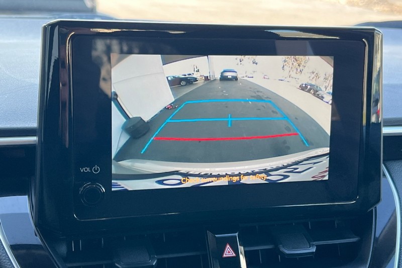 Toyota Corolla Vehicle Full-screen Gallery Image 18