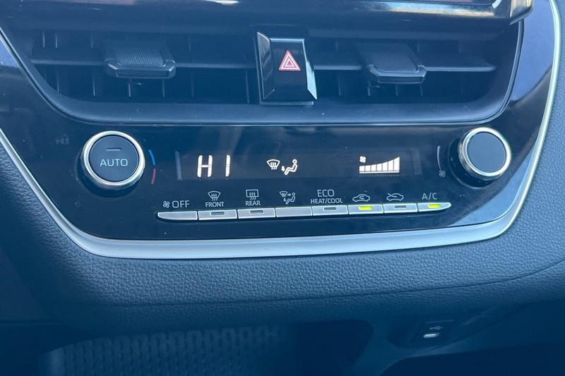 Toyota Corolla Vehicle Full-screen Gallery Image 19