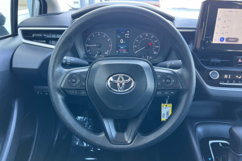 Toyota Corolla Vehicle Full-screen Gallery Image 21