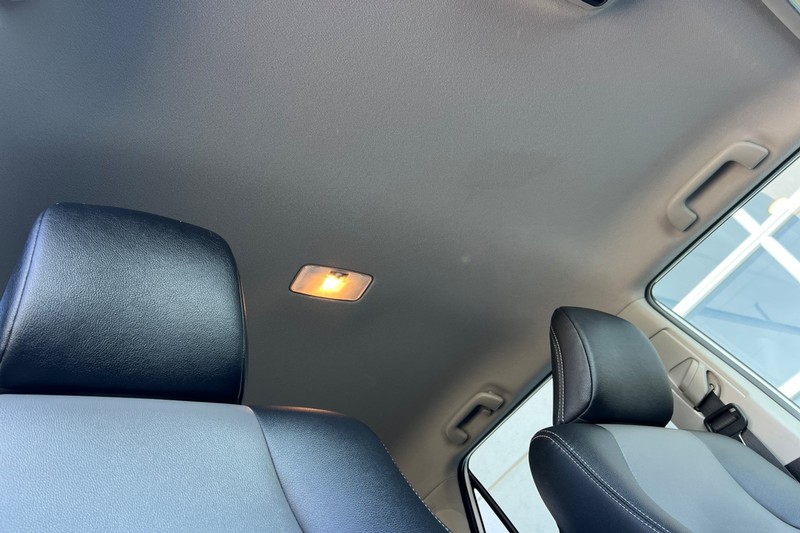 Toyota 4Runner Vehicle Full-screen Gallery Image 17