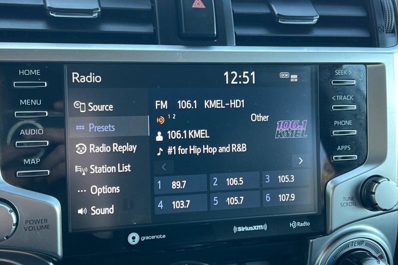 Toyota 4Runner Vehicle Full-screen Gallery Image 18