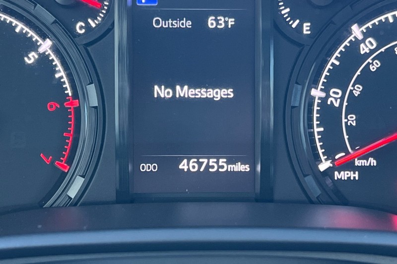 Toyota 4Runner Vehicle Full-screen Gallery Image 26