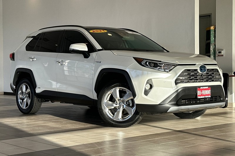 Toyota RAV4 Hybrid Vehicle Full-screen Gallery Image 02
