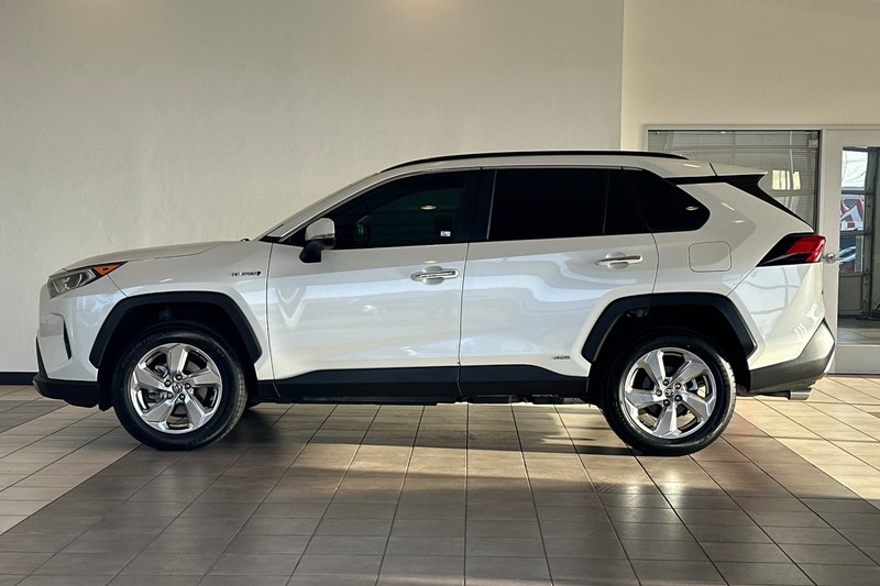 Toyota RAV4 Hybrid Vehicle Full-screen Gallery Image 07