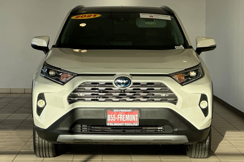 Toyota RAV4 Hybrid Vehicle Full-screen Gallery Image 09