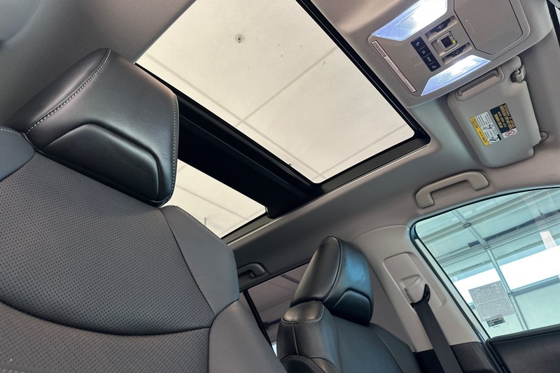 Toyota RAV4 Hybrid Vehicle Full-screen Gallery Image 17