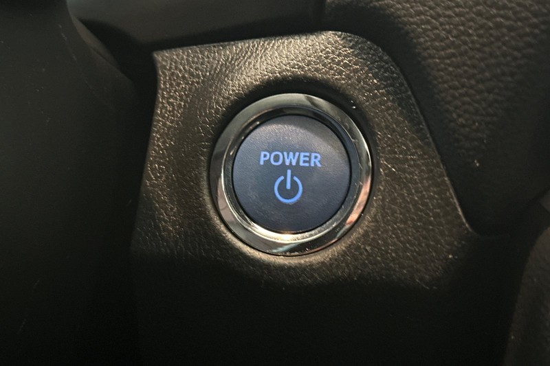 Toyota RAV4 Hybrid Vehicle Full-screen Gallery Image 23