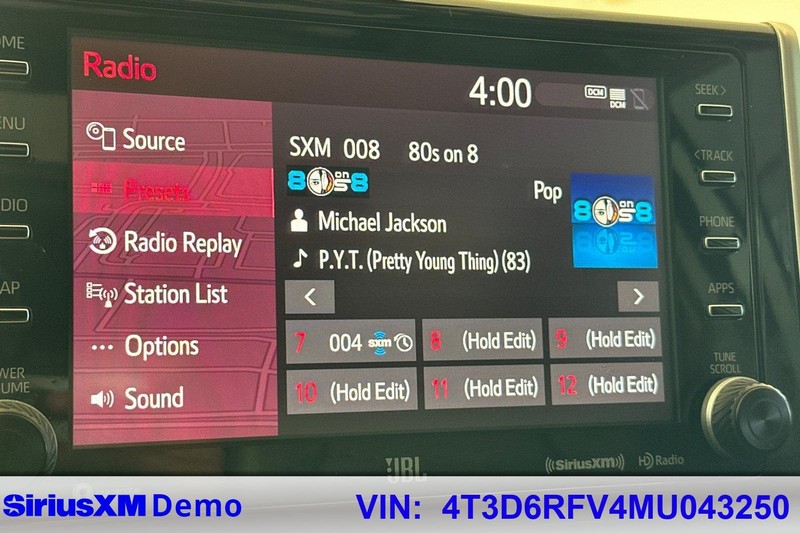 Toyota RAV4 Hybrid Vehicle Full-screen Gallery Image 28