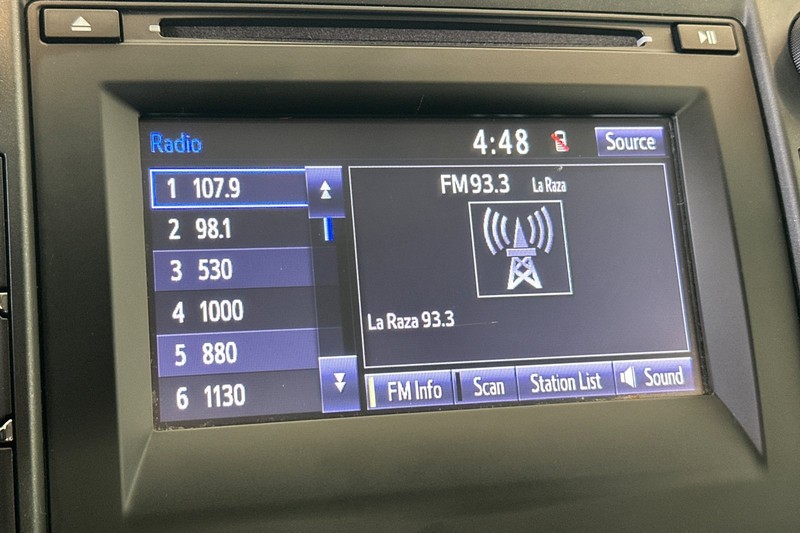 Toyota Camry Vehicle Full-screen Gallery Image 17