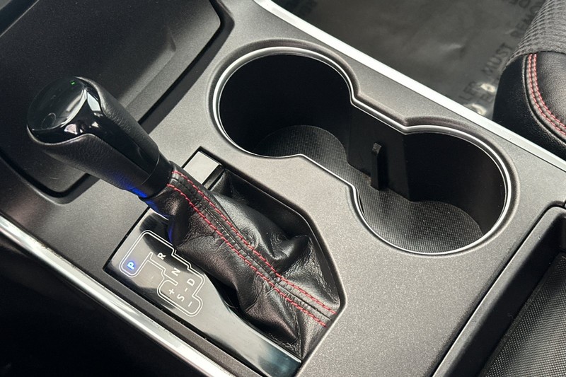 Toyota Camry Vehicle Full-screen Gallery Image 20