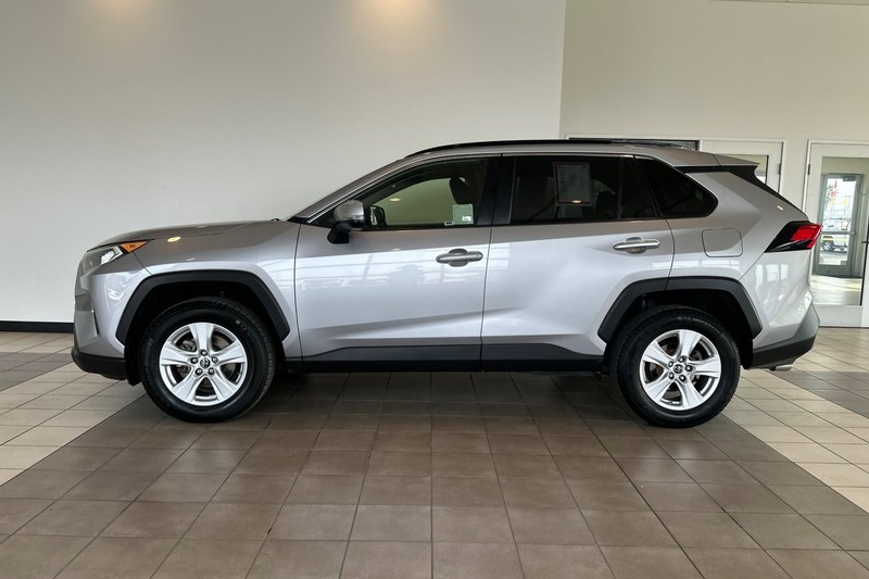 Toyota RAV4 Vehicle Full-screen Gallery Image 07