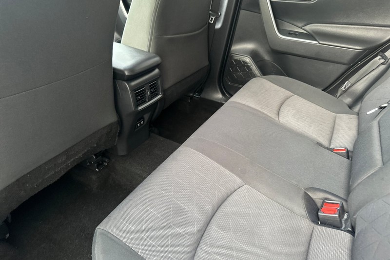 Toyota RAV4 Vehicle Full-screen Gallery Image 12