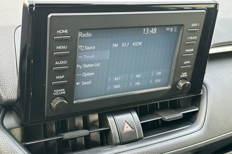 Toyota RAV4 Vehicle Full-screen Gallery Image 18