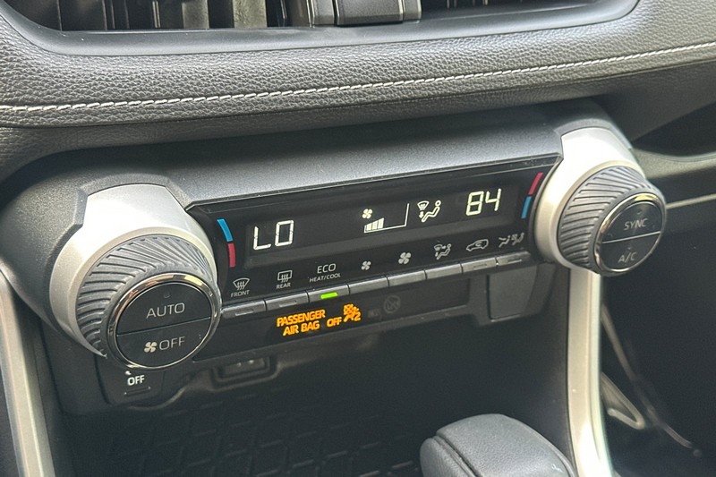 Toyota RAV4 Vehicle Full-screen Gallery Image 20