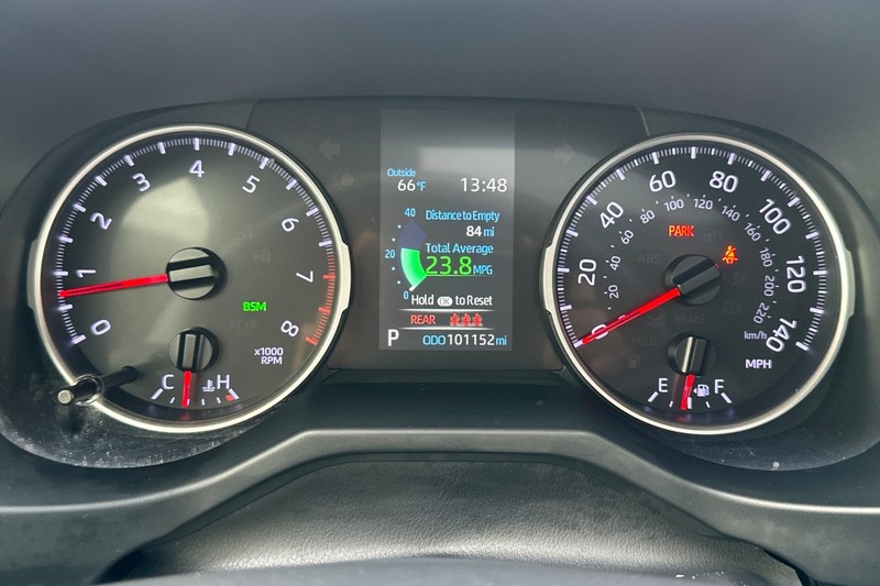 Toyota RAV4 Vehicle Full-screen Gallery Image 24