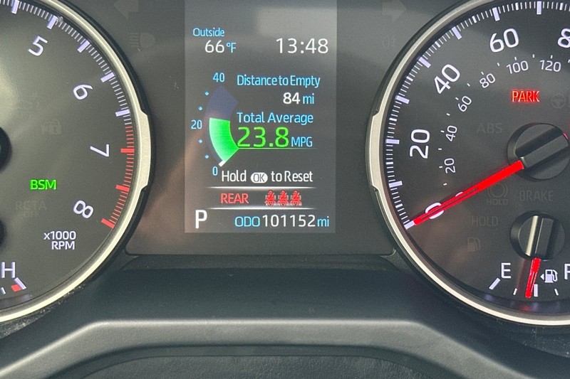 Toyota RAV4 Vehicle Full-screen Gallery Image 25