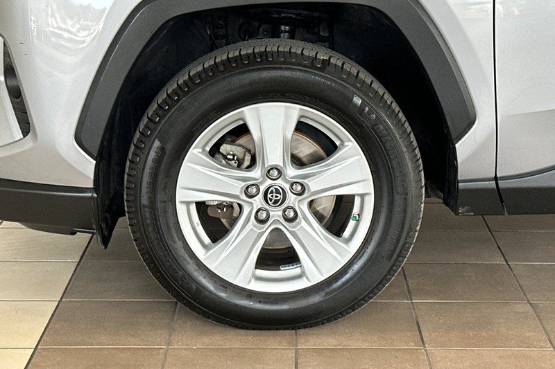 Toyota RAV4 Vehicle Full-screen Gallery Image 26