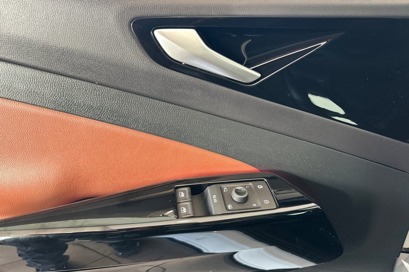 Volkswagen ID.4 Vehicle Full-screen Gallery Image 11