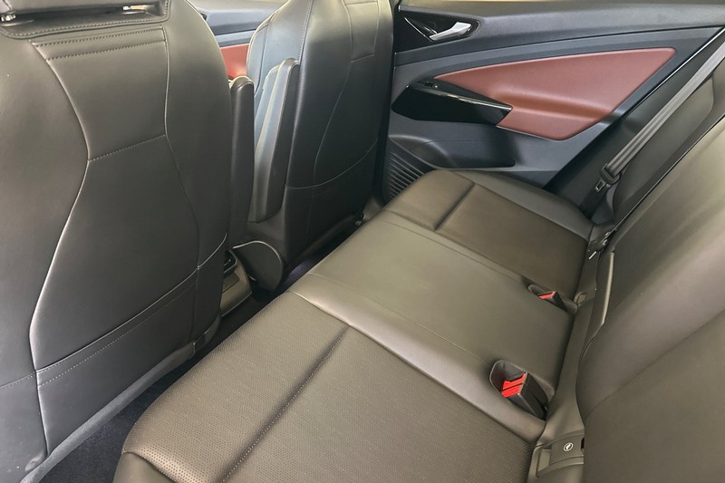 Volkswagen ID.4 Vehicle Full-screen Gallery Image 12